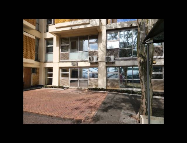 134M² OFFICE TO LET IN ESSENWOOD